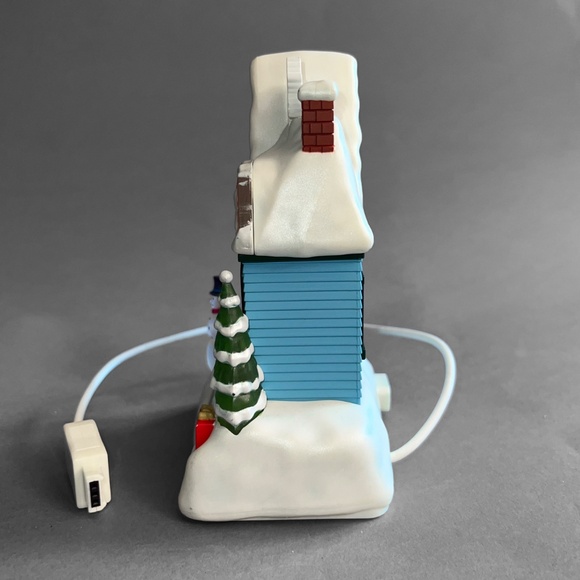 Vintage Hallmark Caroling Cottage - Picture 2 of 7